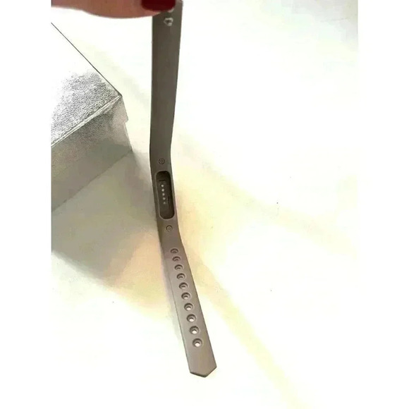 Fitbit Flex 2 Adjustable Purple/ Lilac Bracelet - Picture 3 of 5